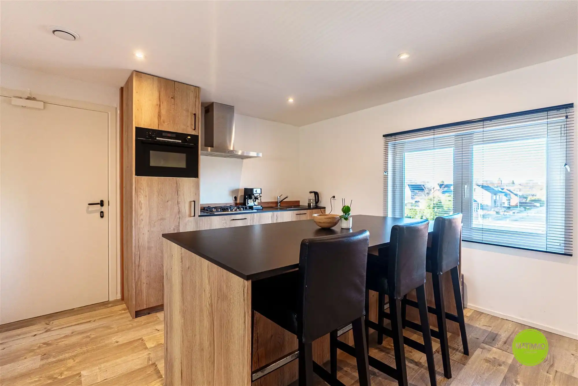 Volledig gerenoveerd 1-slaapkamerappartement met garage foto 2