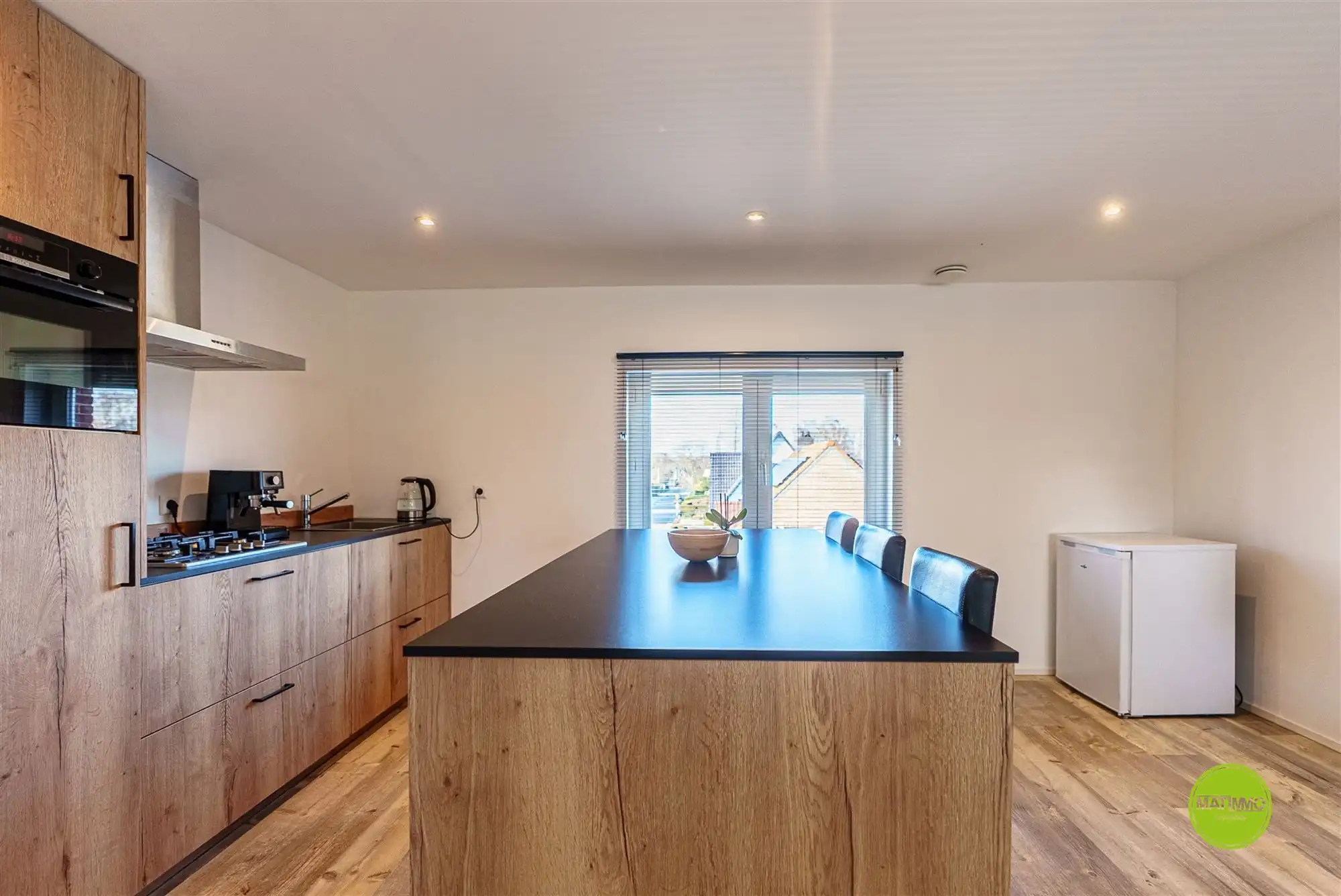 Volledig gerenoveerd 1-slaapkamerappartement met garage foto 2