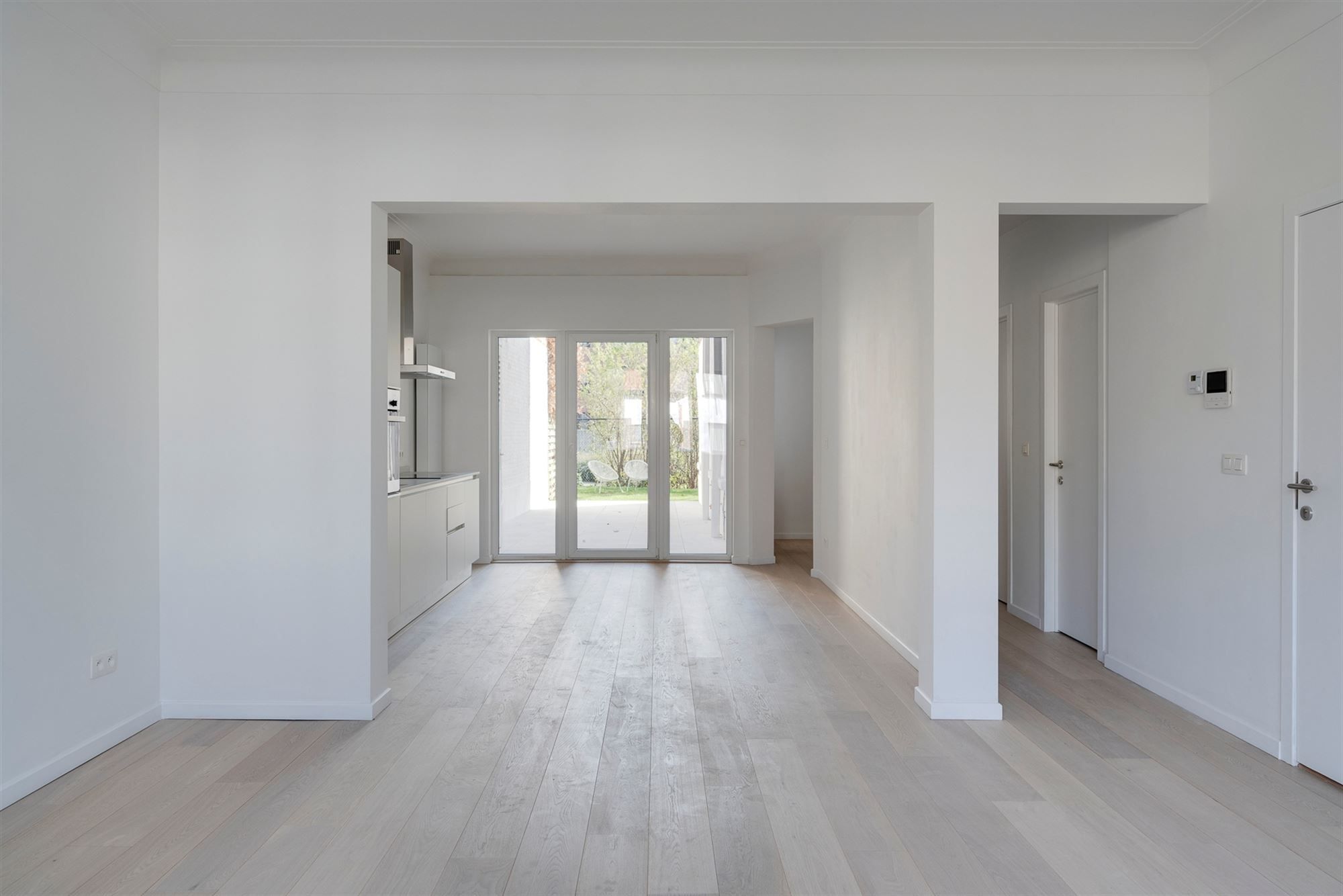 Prachtig gerenoveerd appartement met zuidgerichte tuin foto 2