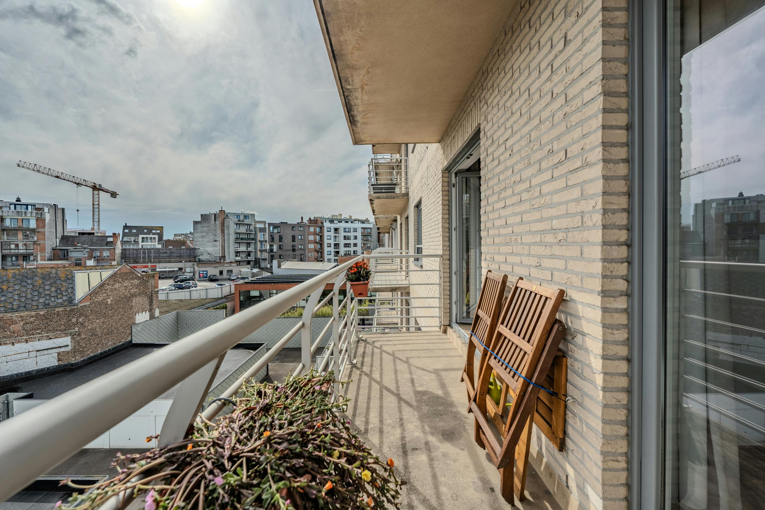 Instapklaar 2-slaapkamerappartement met terras in Oostende foto 22