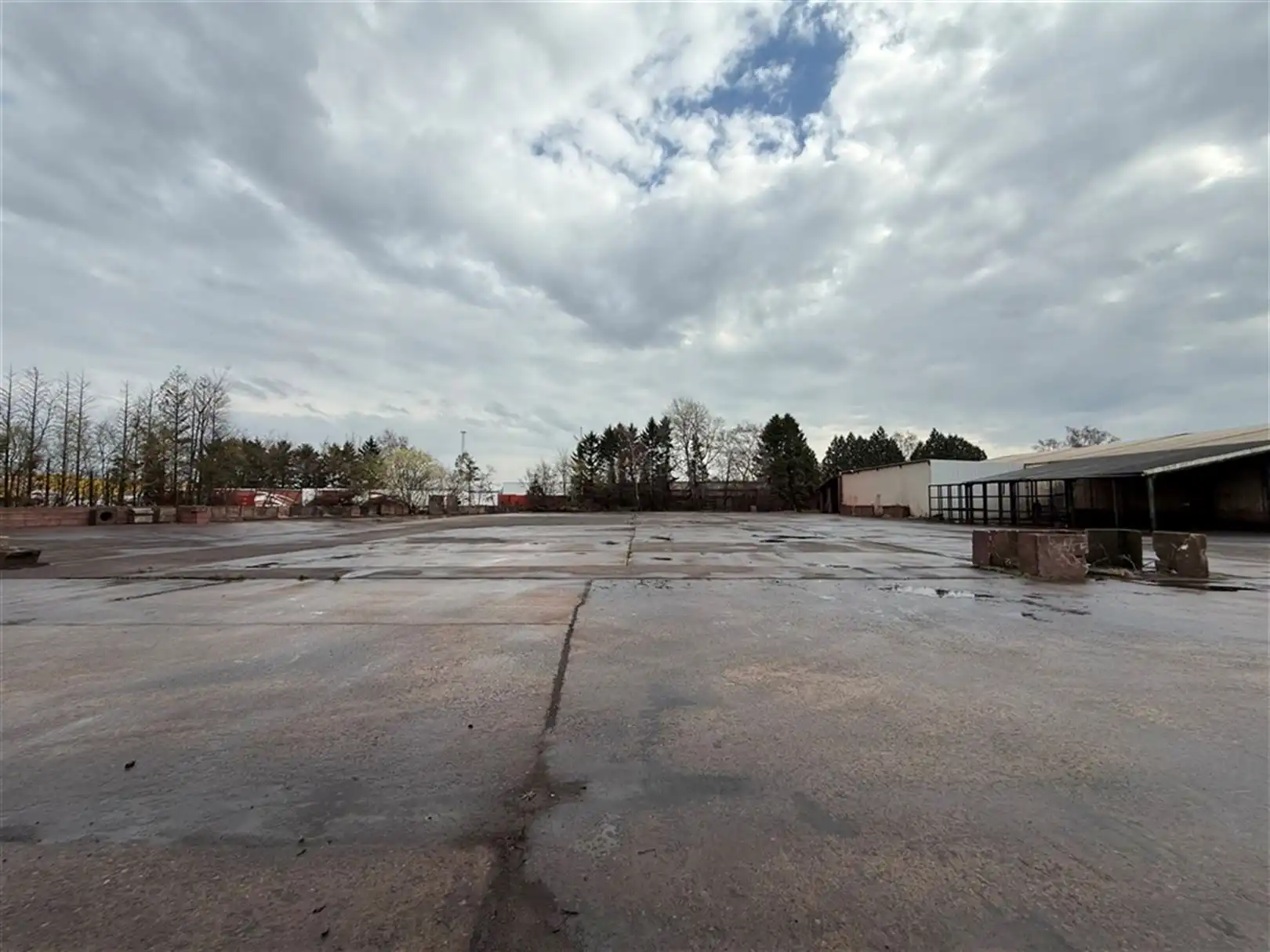 Industriële site met volledig verhard buitenterrein  foto 11