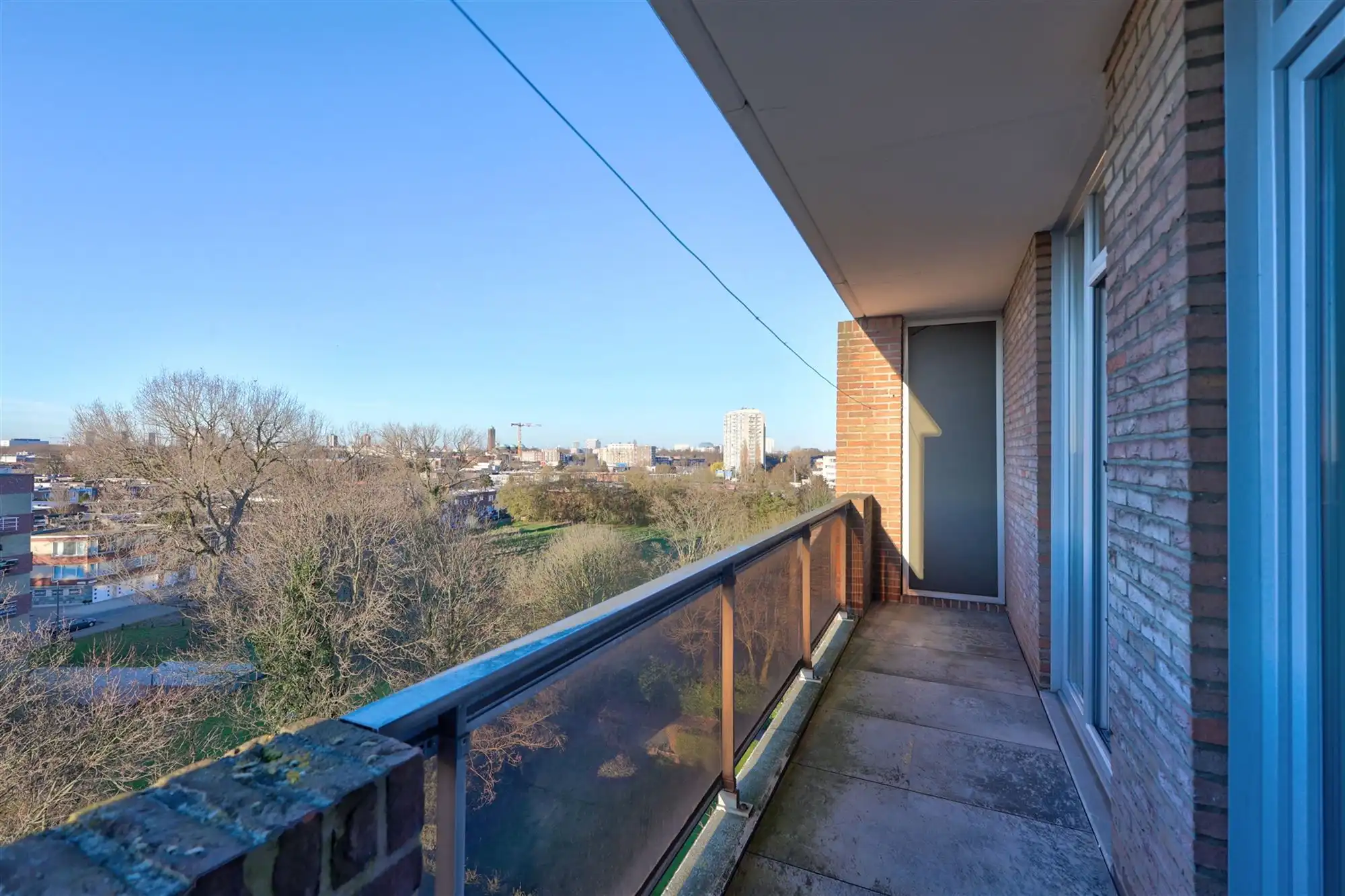 Gerenoveerd 2-slaapkamer appartement met 2 terrassen en garage foto 7