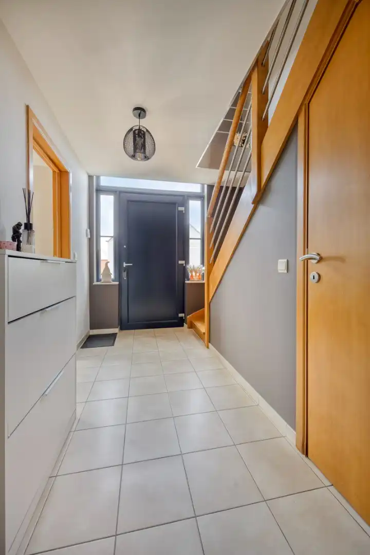 Ruime woning met tuin, garage en 3 slaapkamers in Roosdaal - bouwjaar 2007, foto 3