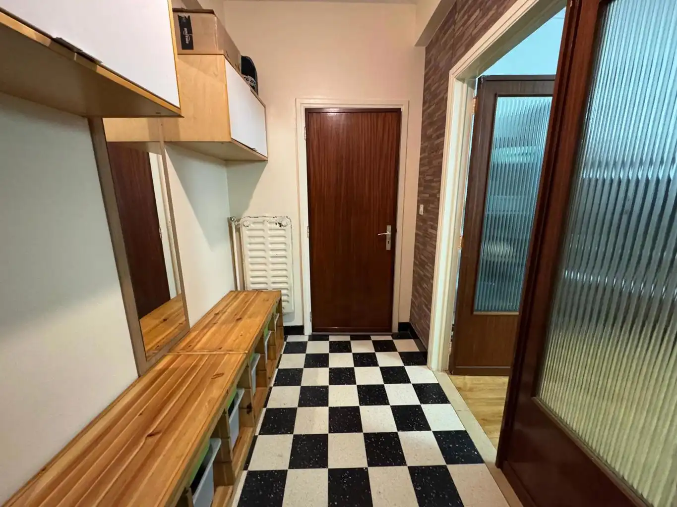 Opbrengsteigendom met 3 appartementen, tuin en 2 garages foto 2