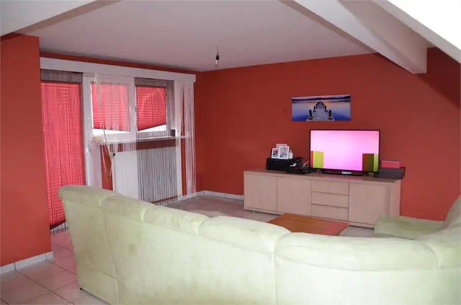 Instapklaar dakappartement met terras en autostandplaats in Ardooie foto 2
