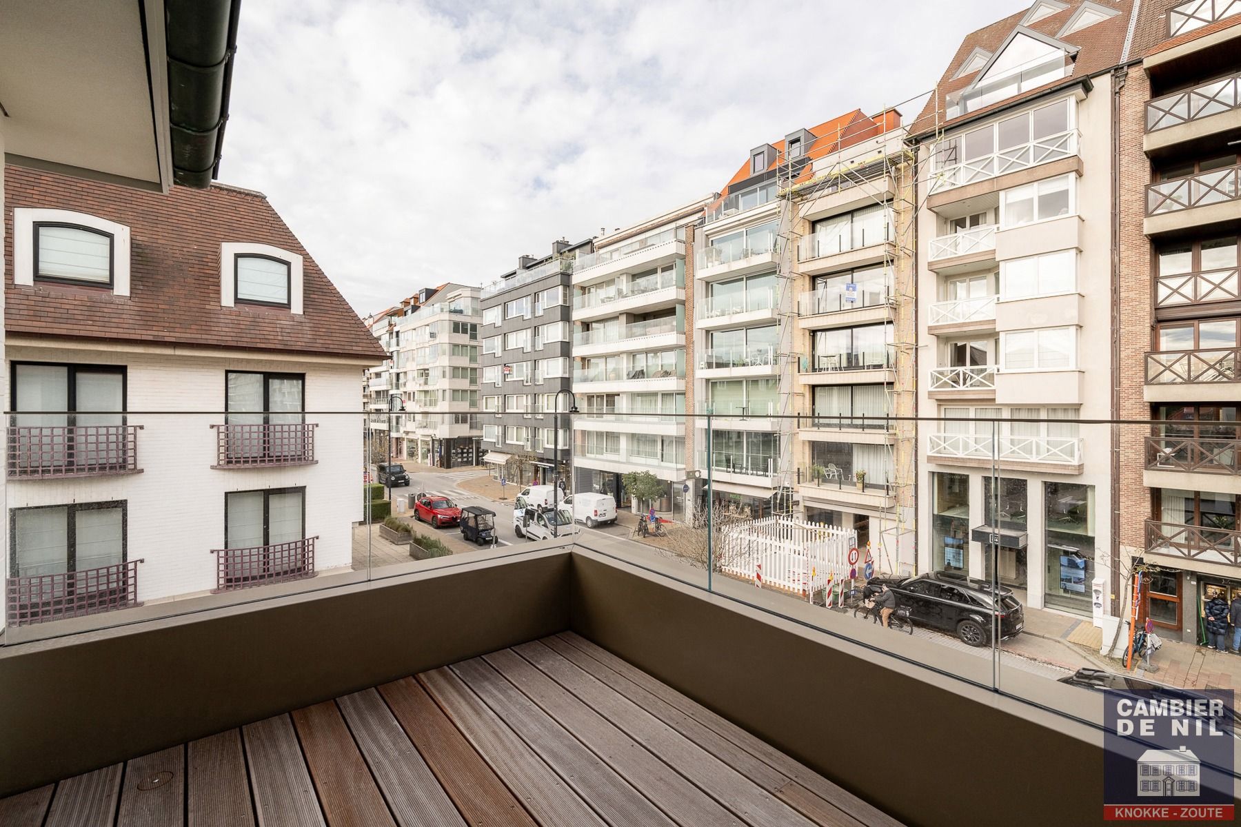 Ruim (155 m²) gemeubeld 3 SK appartement in hartje Zoute foto 2