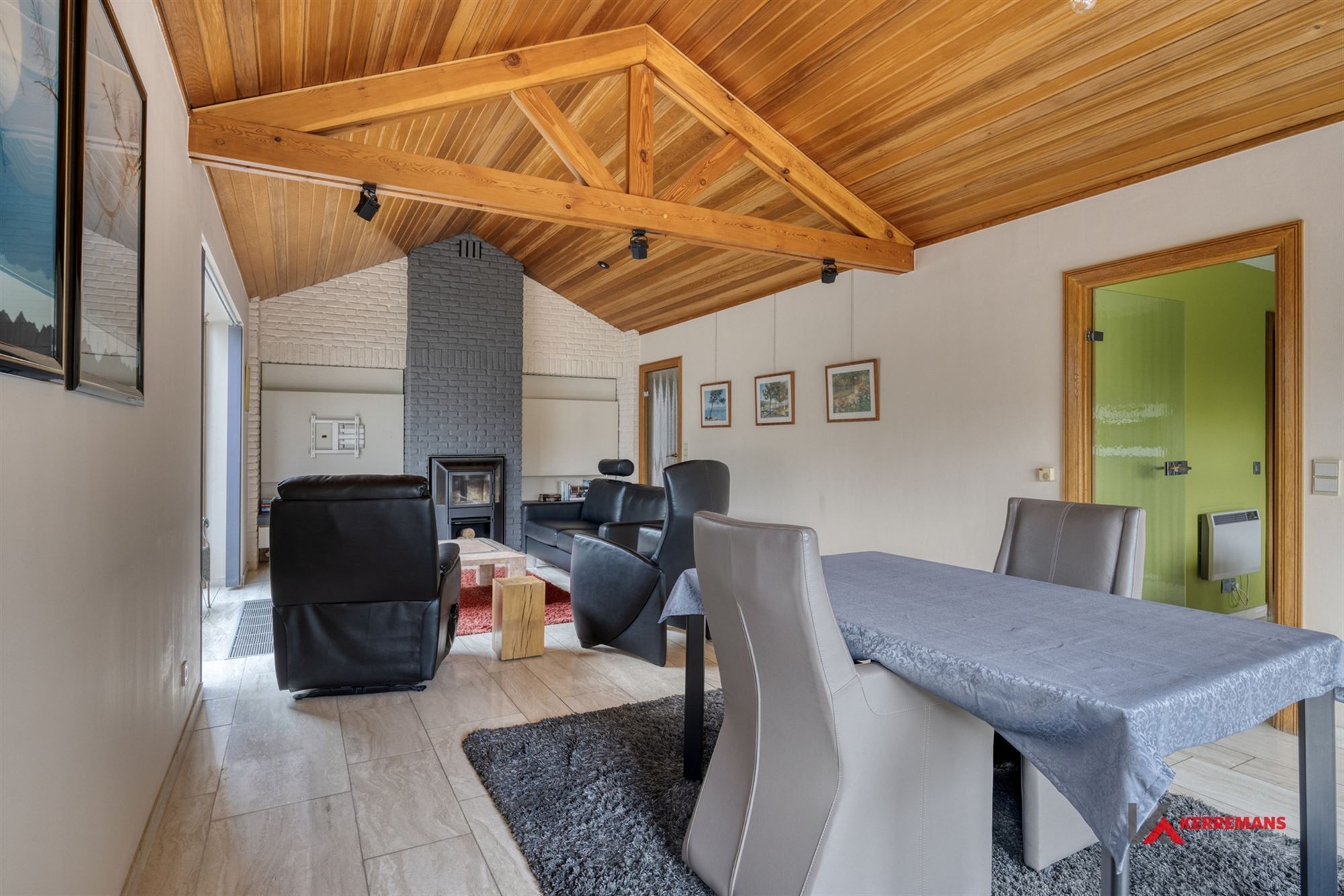 Laagbouwwoning met 3 slaapkamers, garage en tuin.  foto 8