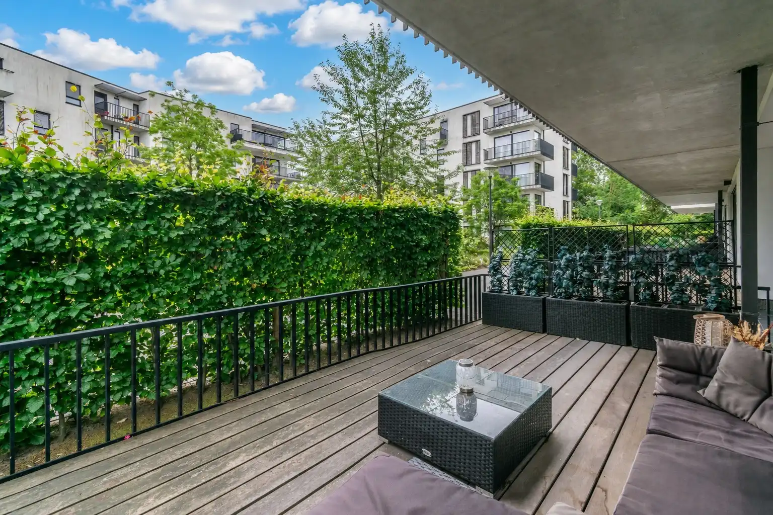 RECENT GELIJKVLOERS APP MET 2SLP, TERRAS & STAANPLAATS! foto 5