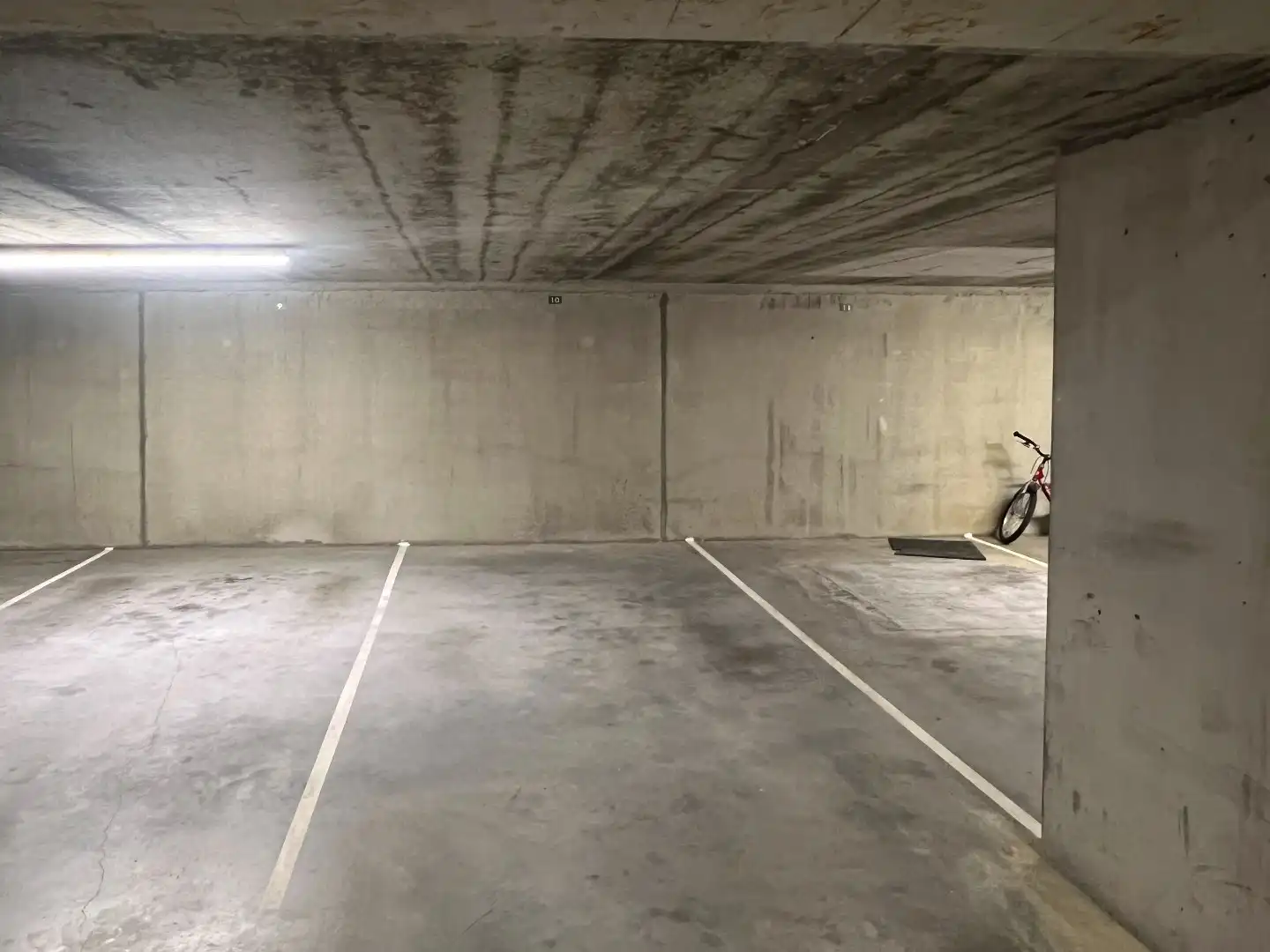 Prachtig gerenoveerd hoekappartement met zuidelijke oriëntatie, te midden van een groene omgeving aan het yzerpark. Parking te koop foto 22