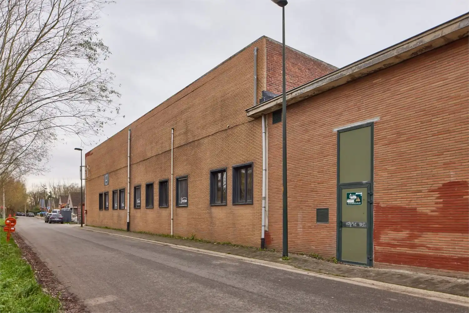 MAGAZIJNUNITS TE HUUR foto {{pictureIndex}}