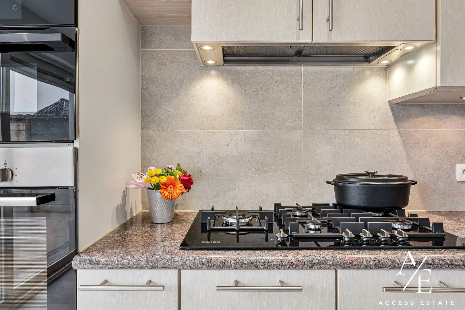 WICHELEN - Ruime vernieuwde woning met 4 slpk, 2 badk! foto 5