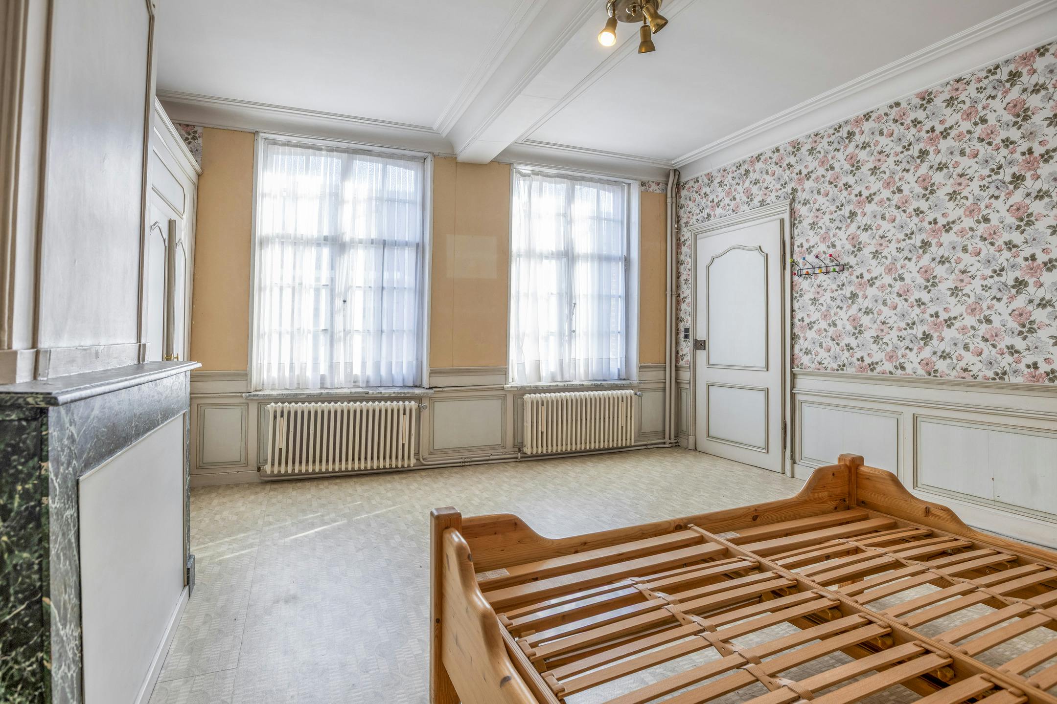 Handelspand met woning in centrum Veurne. foto 26