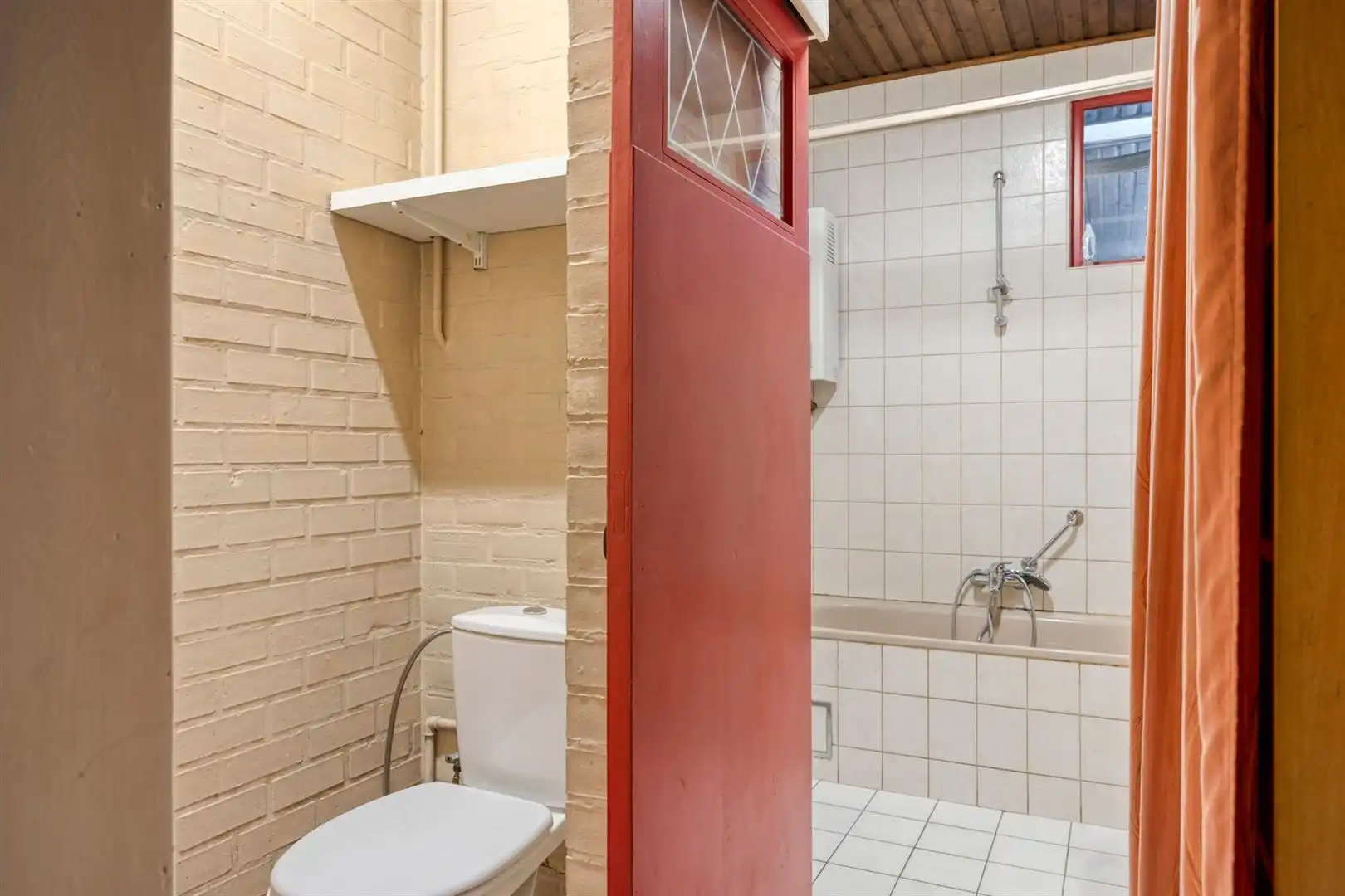 Grondig te renoveren huis. foto 17