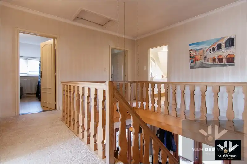 Stijlvolle, ruime en grotendeels gerenoveerde gezinswoning eenvoudig aan te passen naar EPC C vlak aan het cetrum foto 12