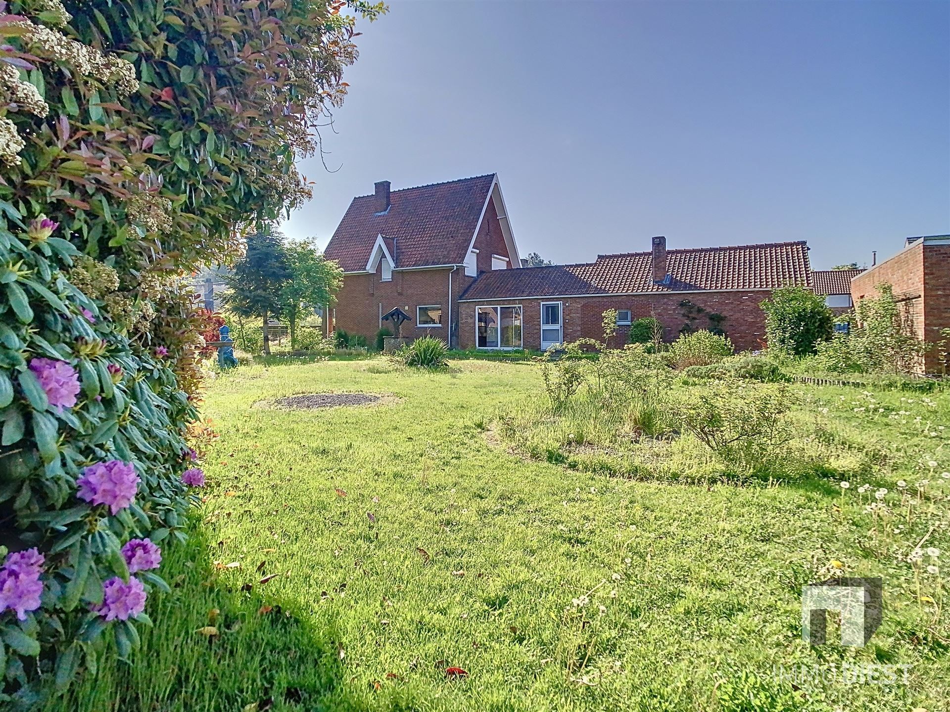 Charmante ruime woning met mooie tuin foto 19