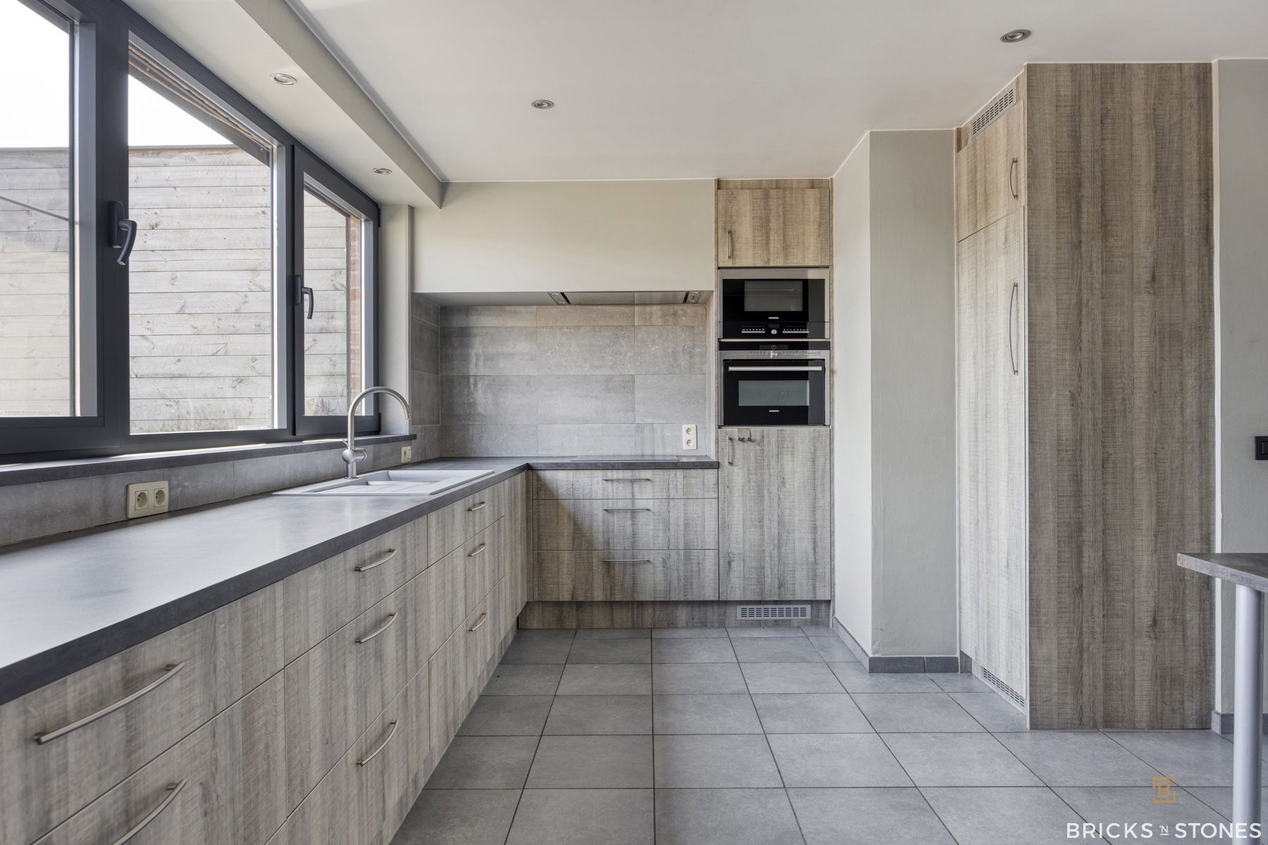 Instapklare woning met riante handelsruimte! foto 13