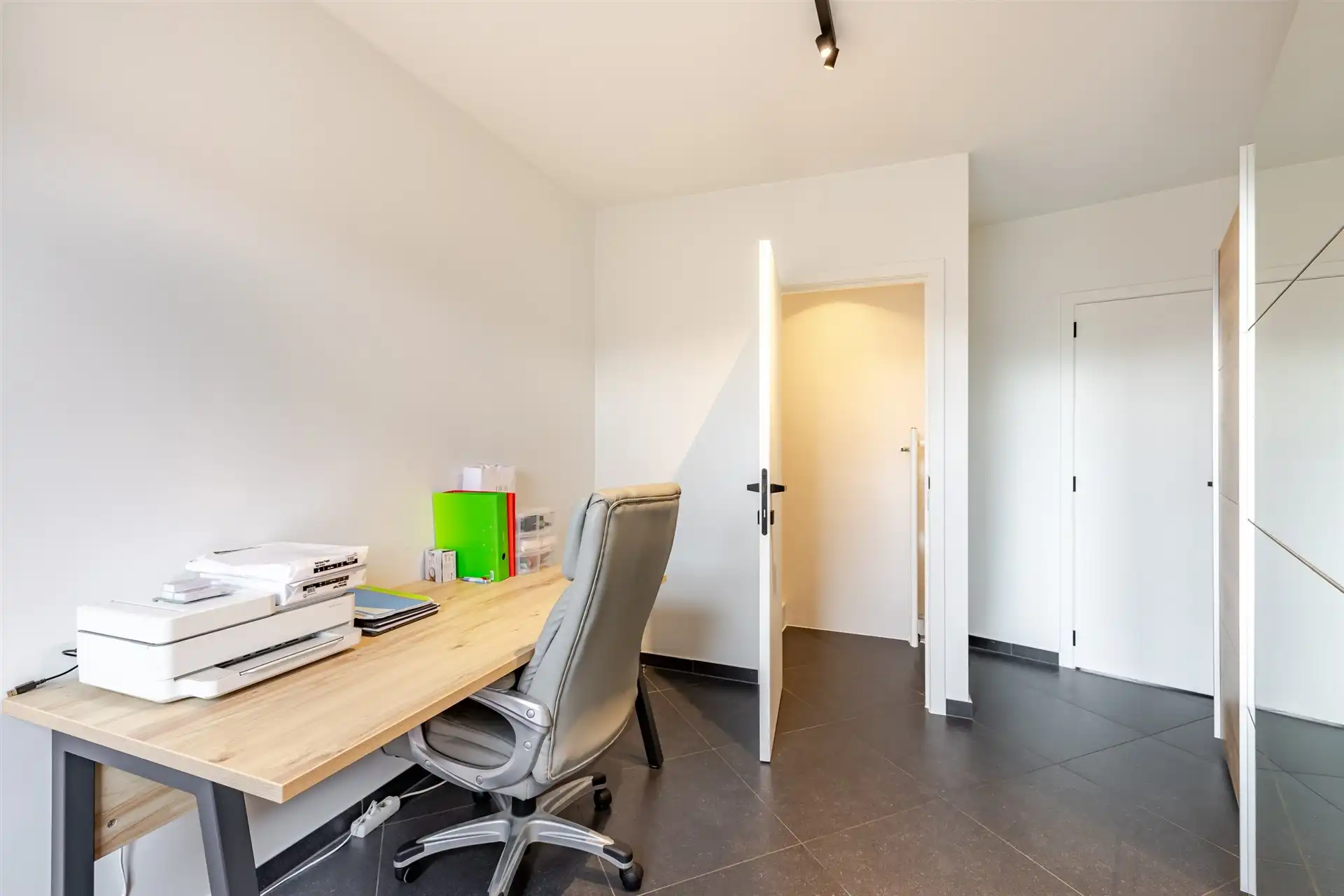 Modern en lichtrijk appartement met 3 terrassen+staanplaats  foto 11