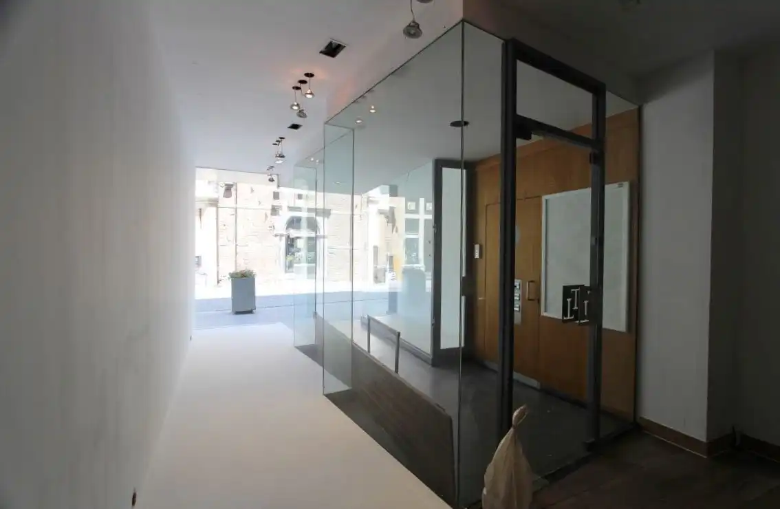 Gerenoveerd handelspand op gunstige locatie foto 3