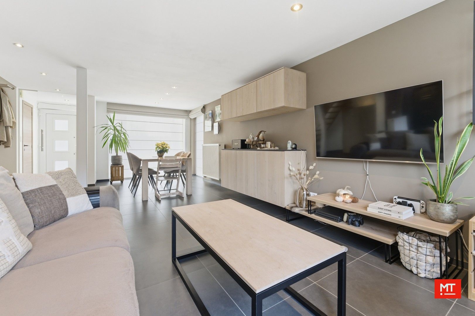 Instapklare halfopen bebouwing met 4 slaapkamers, tuin en garage op rustige ligging in Zonnebeke foto 2