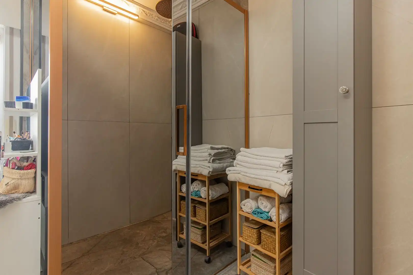 Volledig gerenoveerde woning met zwemvijver en ruime garage foto 23
