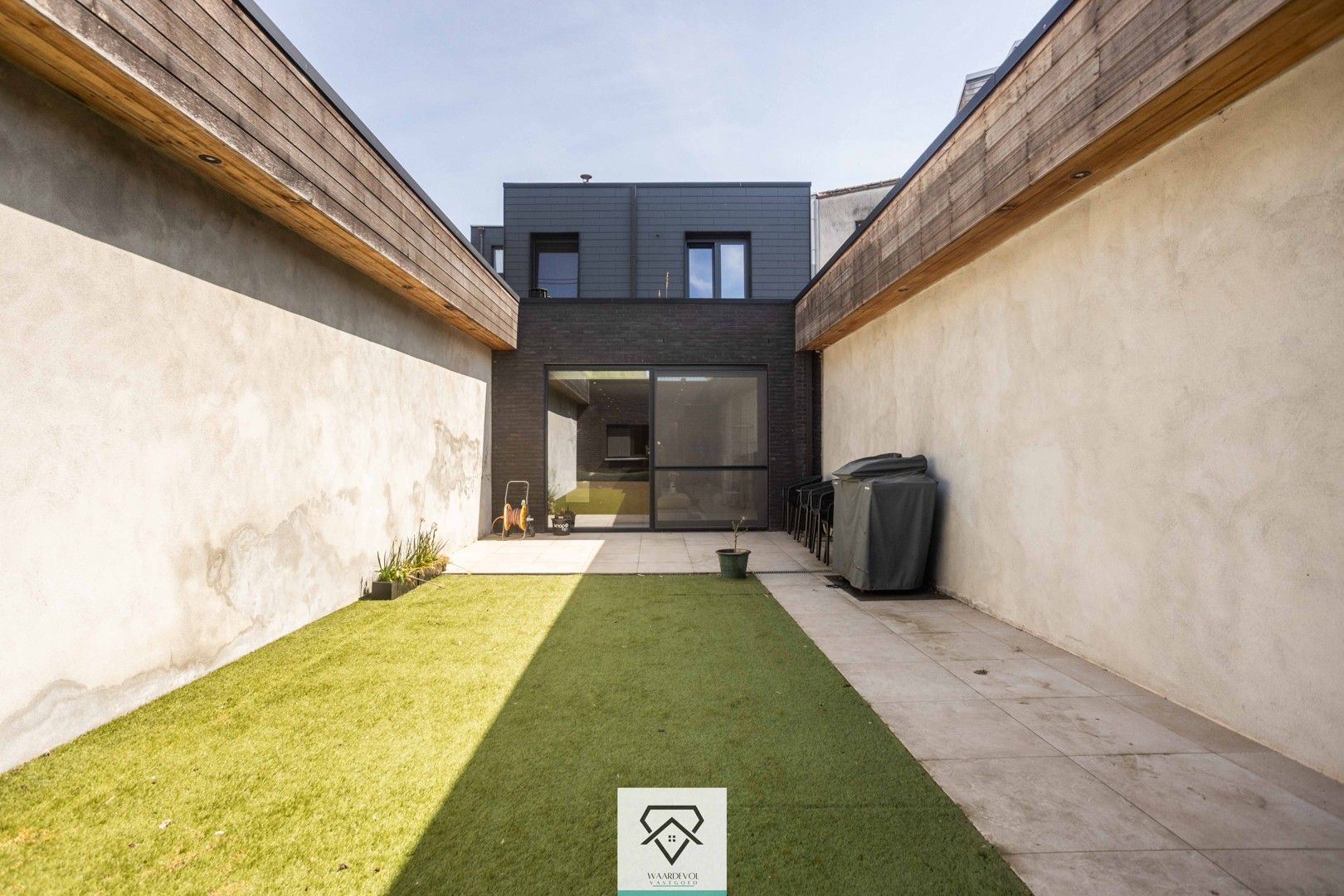 Uitzonderlijk appartement met tuin, zeer ruime garage en topligging nabij Sint-Pietersplein foto 16