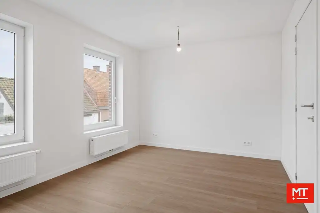 Instapklare halfopen woning met 3 slaapkamers, tuin en uitweg in de dorpskern van Ledegem foto 13