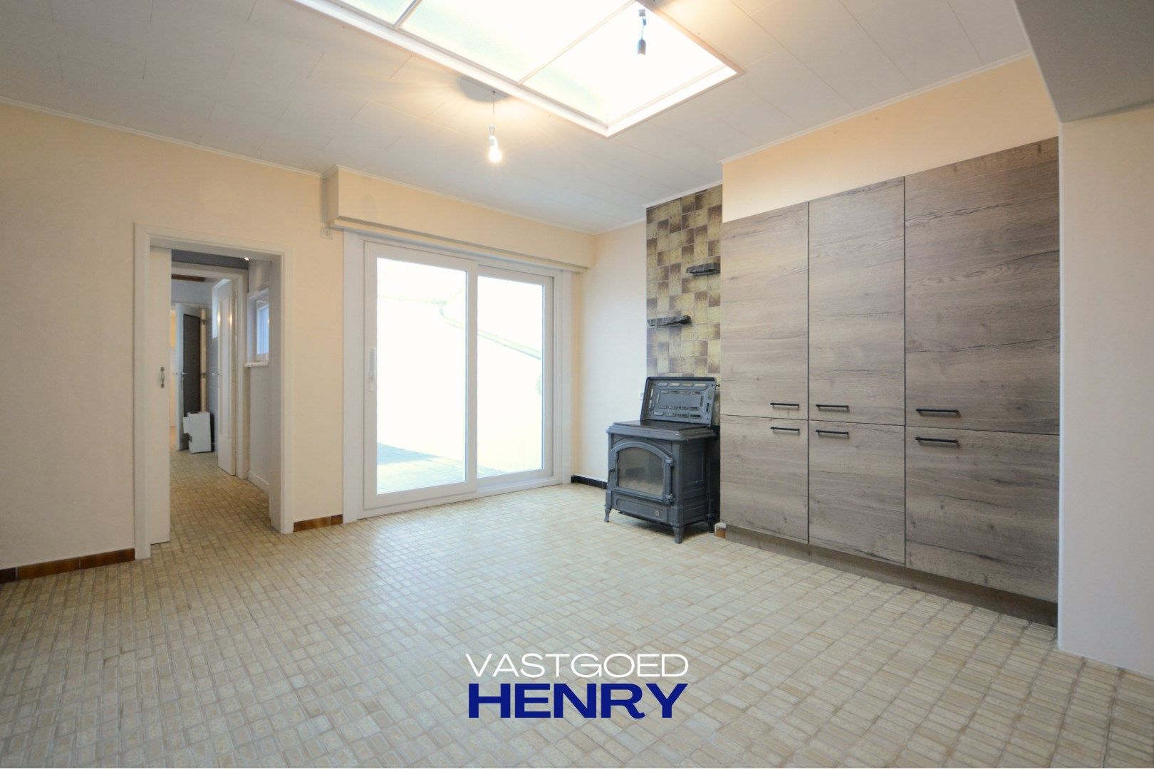 Gerenoveerde woning in hartje Adinkerke met garage! foto 5