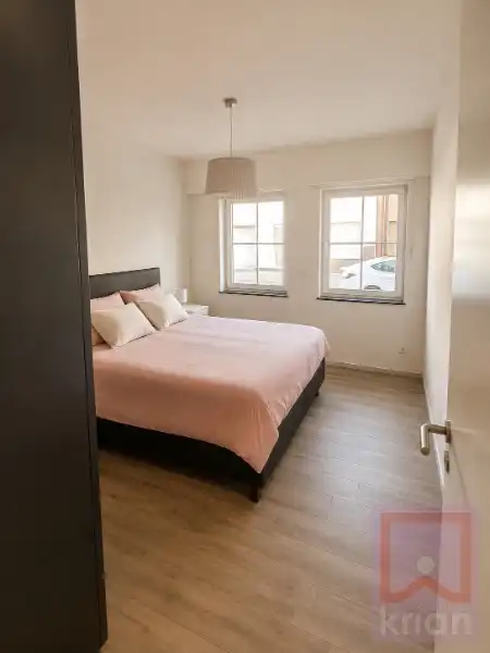Volledig instapklaar gelijkvloers appartement met 2 slaapkamers, ruime tuin én garagebox foto 10