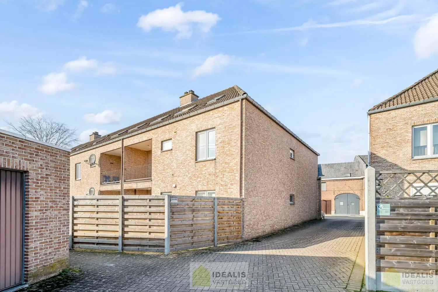 IDEALIS VASTGOED - PRACHTIG GERENOVEERD DUPLEXAPPARTEMENT IN HARTJE HAMONT! foto 5