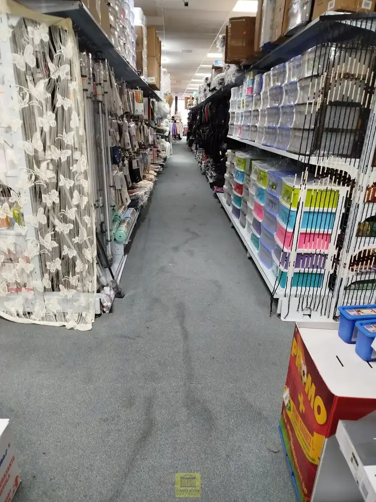 Uitzonderlijk ruim handelspand met woonst in Aalst – ideaal voor grootschalige retail foto 3