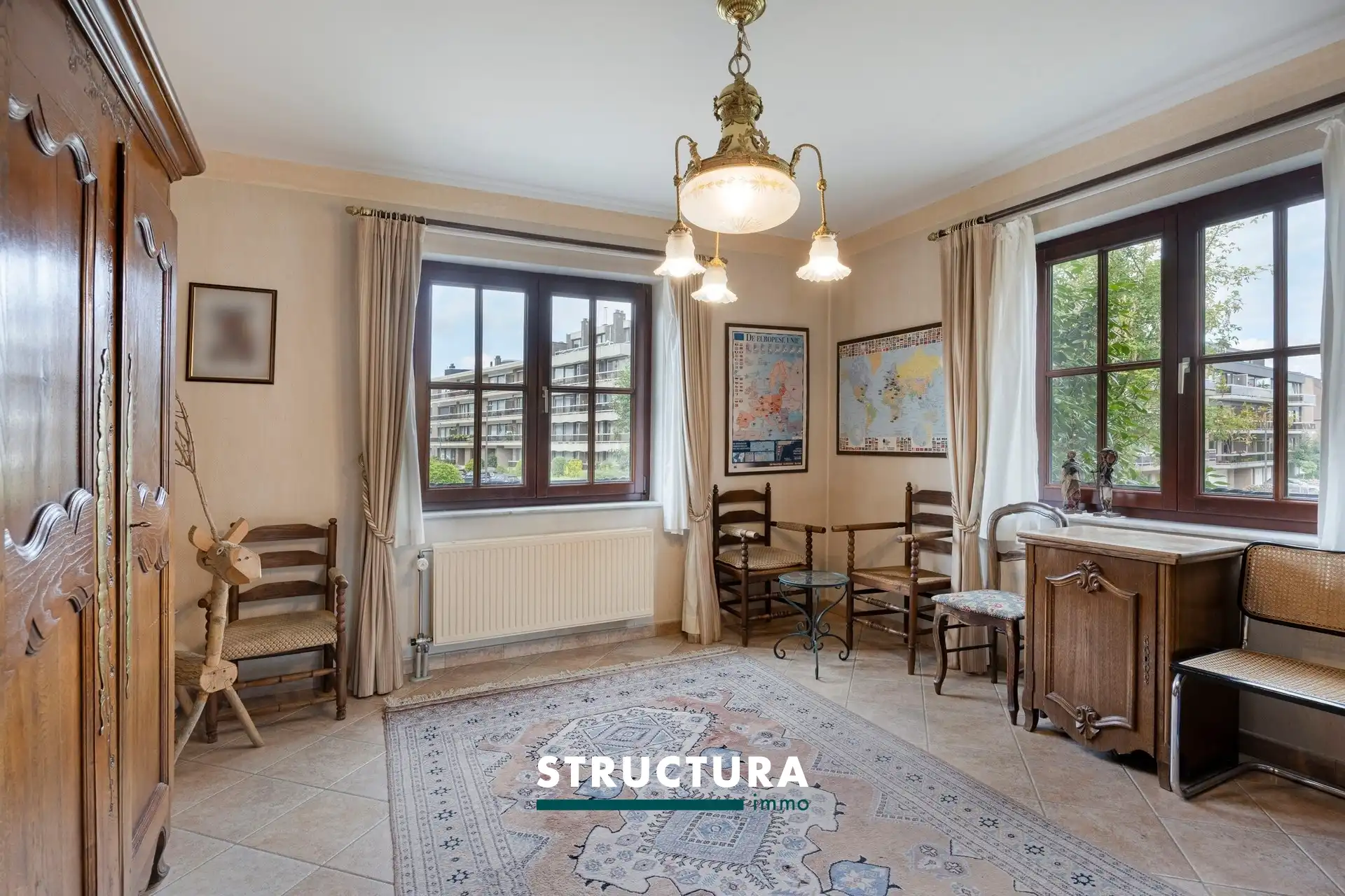 Karaktervolle en ruime villa met 4 slaapkamers en twee badkamers met sterke bouwkwaliteit op een uitstekende locatie foto 14