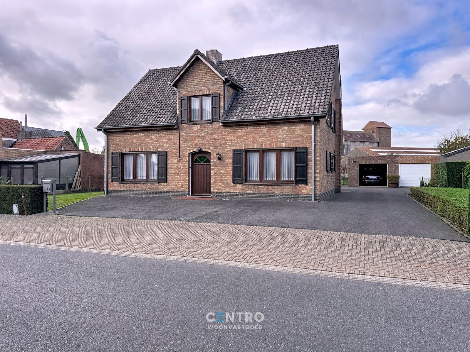 INTERESSANTE villa te Meetkerke met 3 slpks, PRAKTIJKruimte én 2 garages op 1.975m2! foto 19
