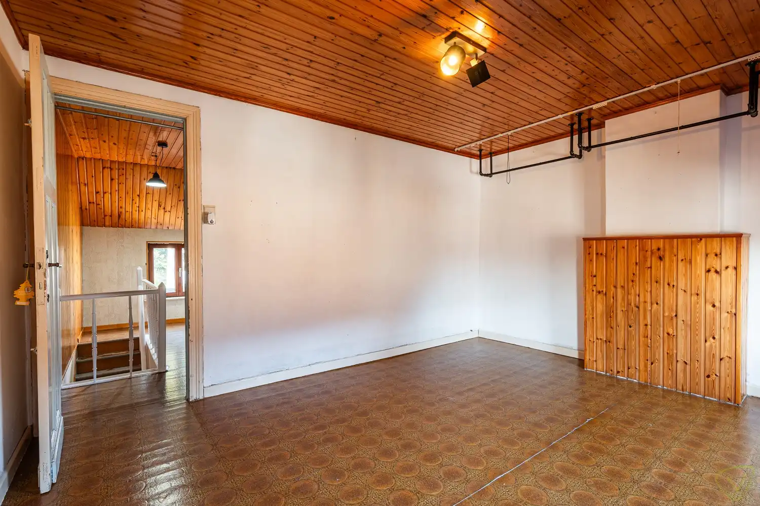 Charmante gesloten bebouwing met ruime tuin en renovatiepotentieel foto 13