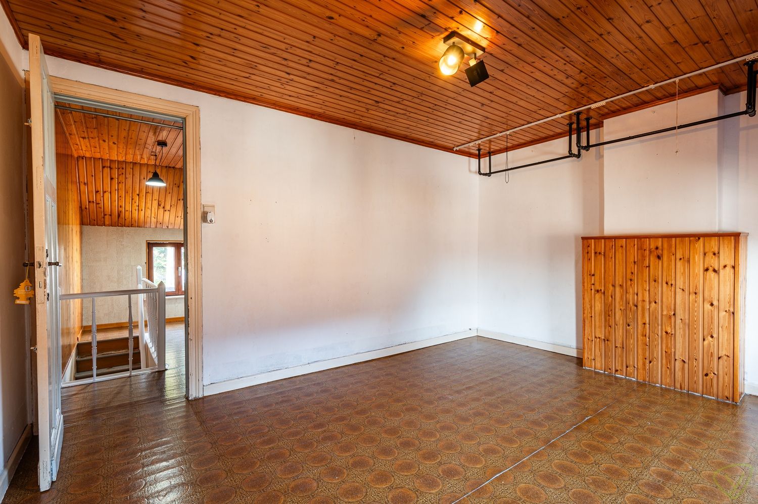 Charmante gesloten bebouwing met ruime tuin en renovatiepotentieel foto 13