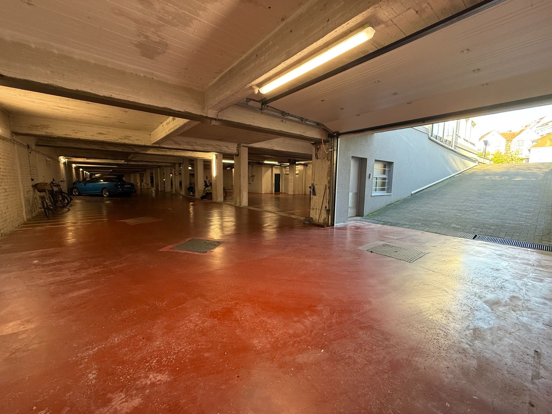 Goed gelegen parkeerplaats op wandelafstand van de zeedijk foto 9