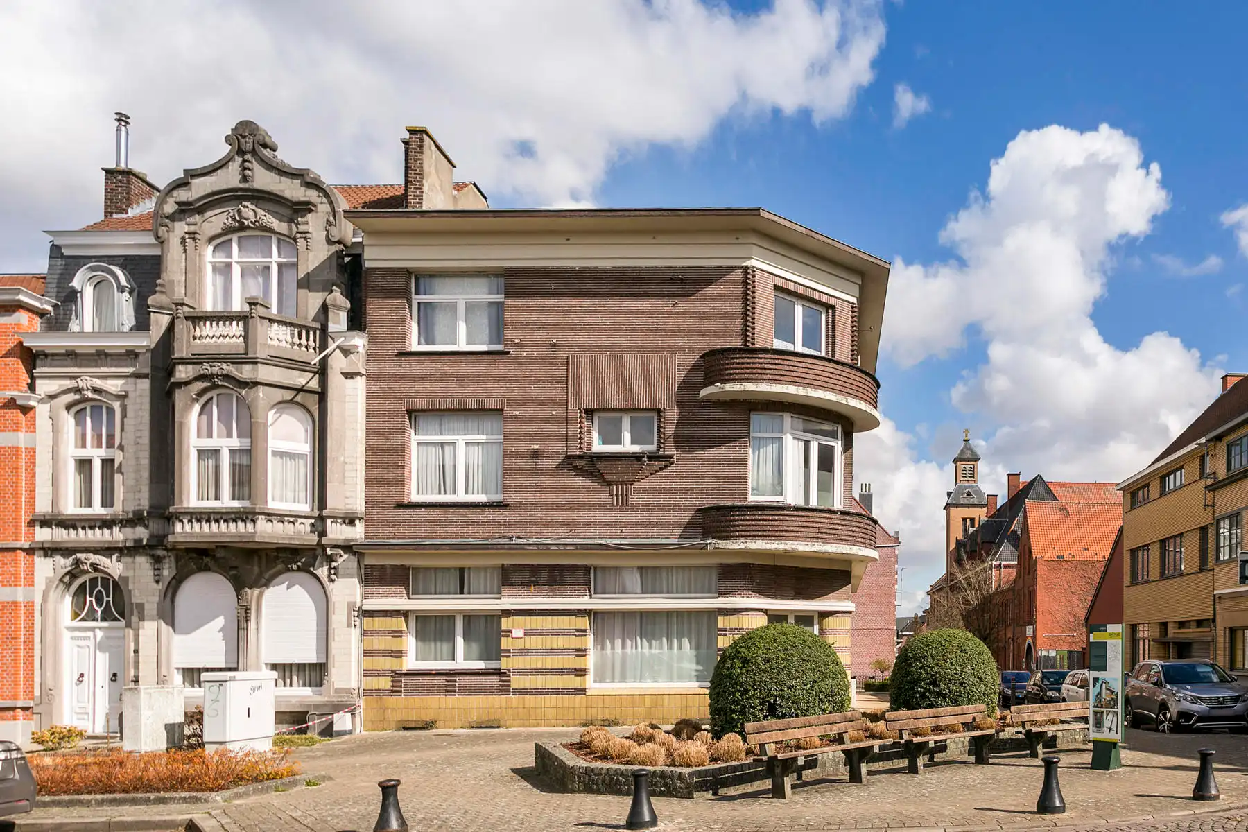 Karaktervol opbrengstgebouw op toplocatie in Ronse! foto 2