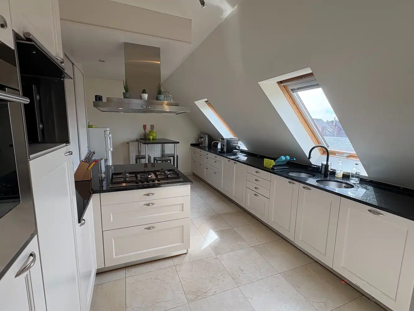 Riant instapklaar appartement (ca 204 m²) op de Kleine Ring met 2 staanplaatsen foto 12