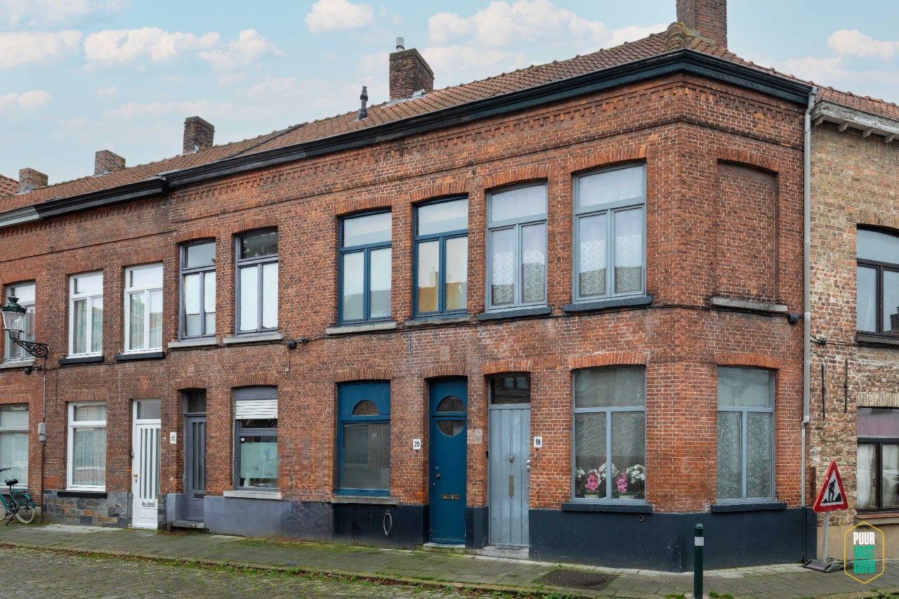 Te vernieuwen woning met zonnig stadsterras in super hartje Brugge. foto 16