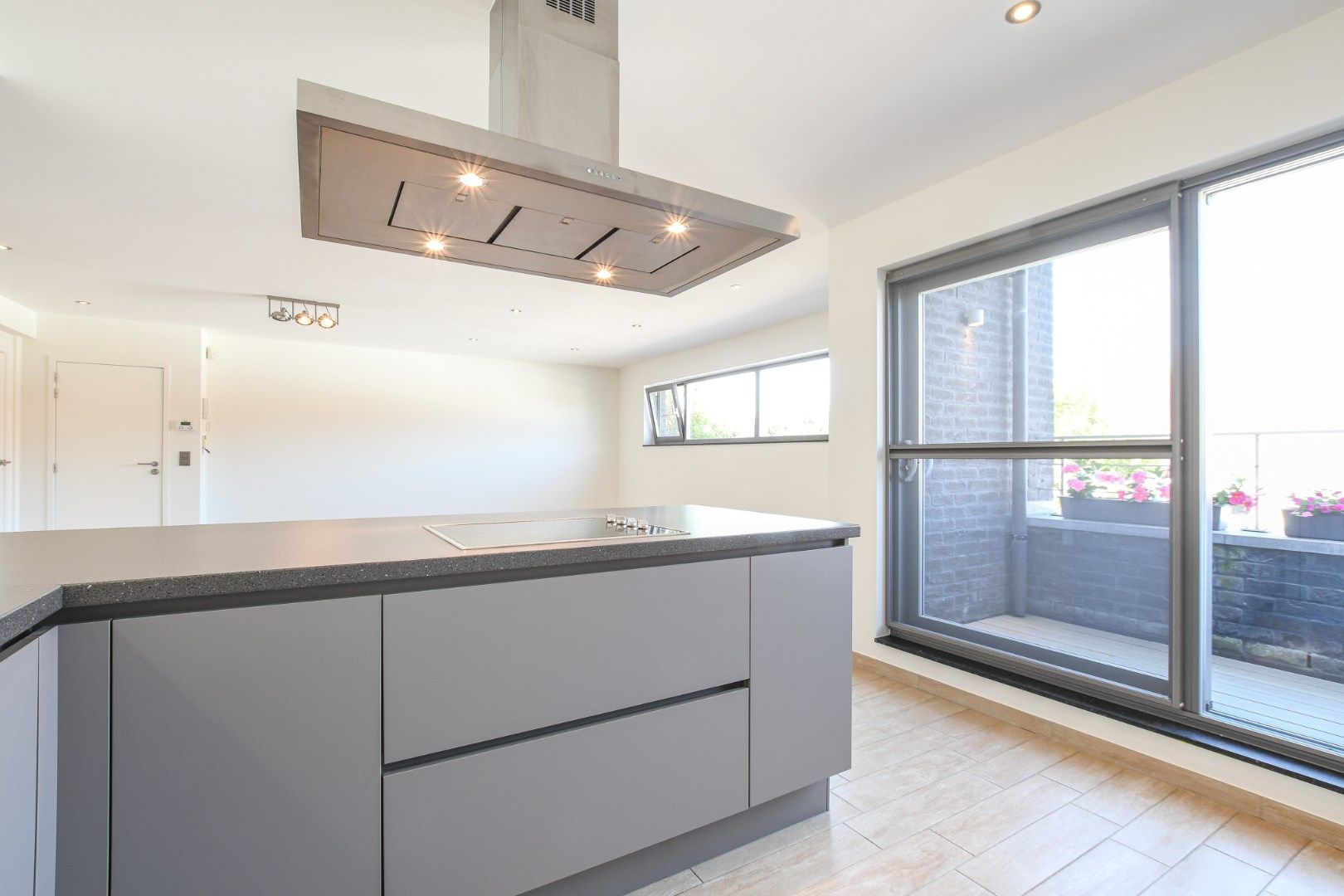 Volledig gerenoveerd appartement met terras te koop in Klemskerke (De Haan) foto 9