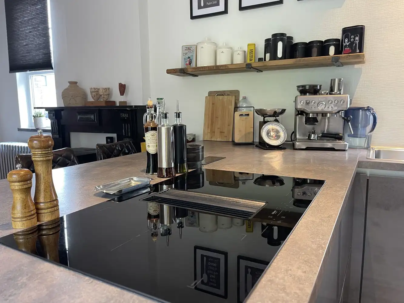 Unieke gerenoveerde woning met 5 slaapkamers en bureau foto 9