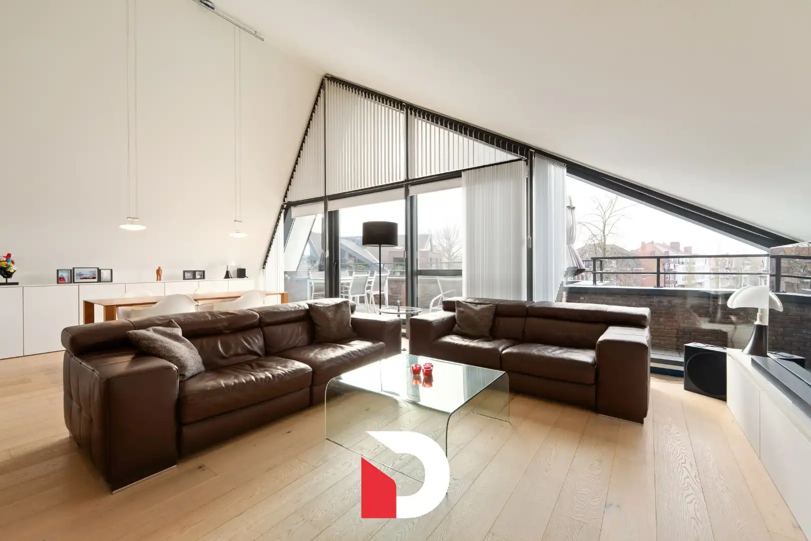 Dakappartement met 3 slk en riant zonneterras te Kristus-Koning foto {{pictureIndex}}