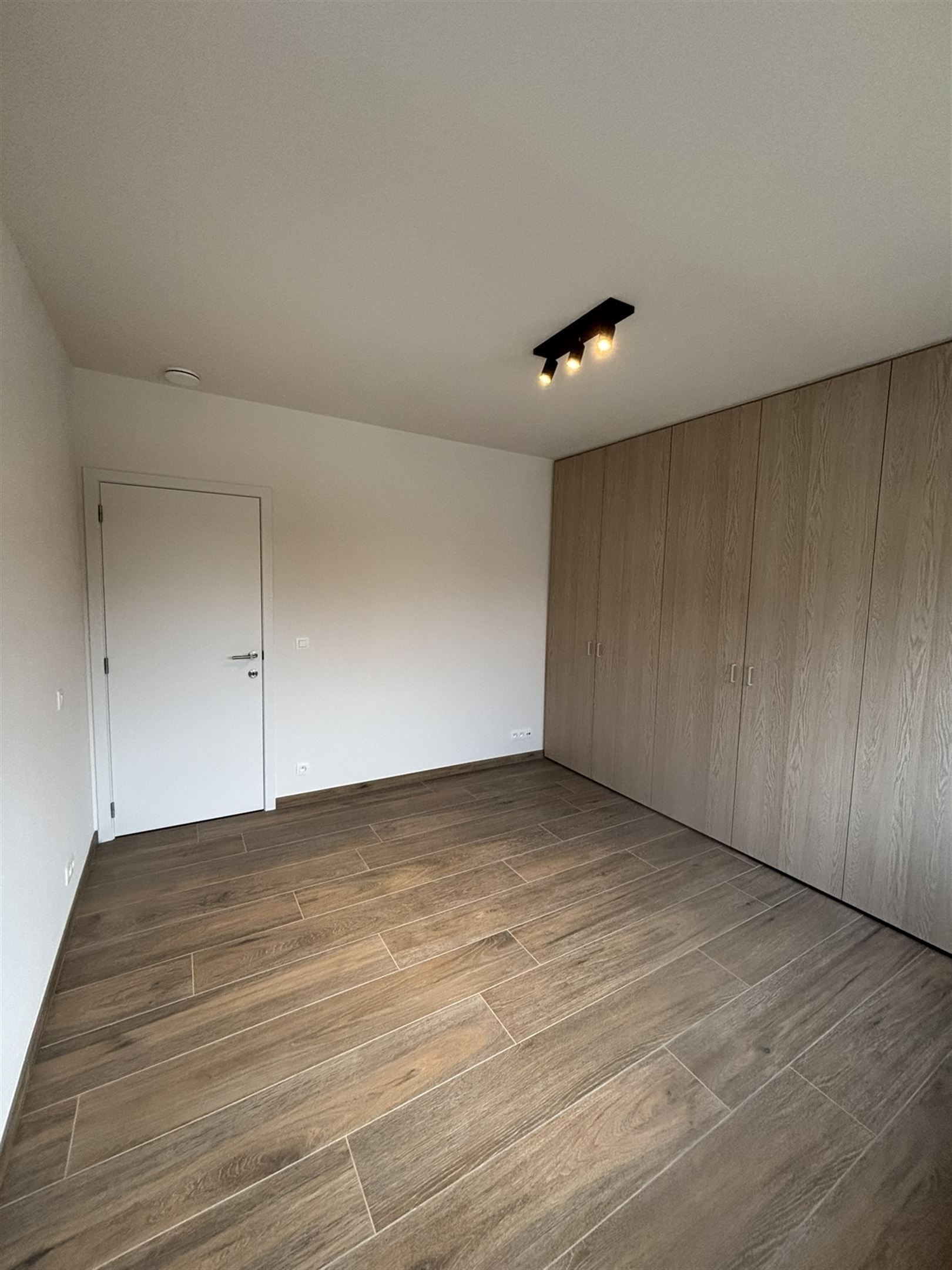 Stadswoning met 3 slaapkamers en carport foto 15
