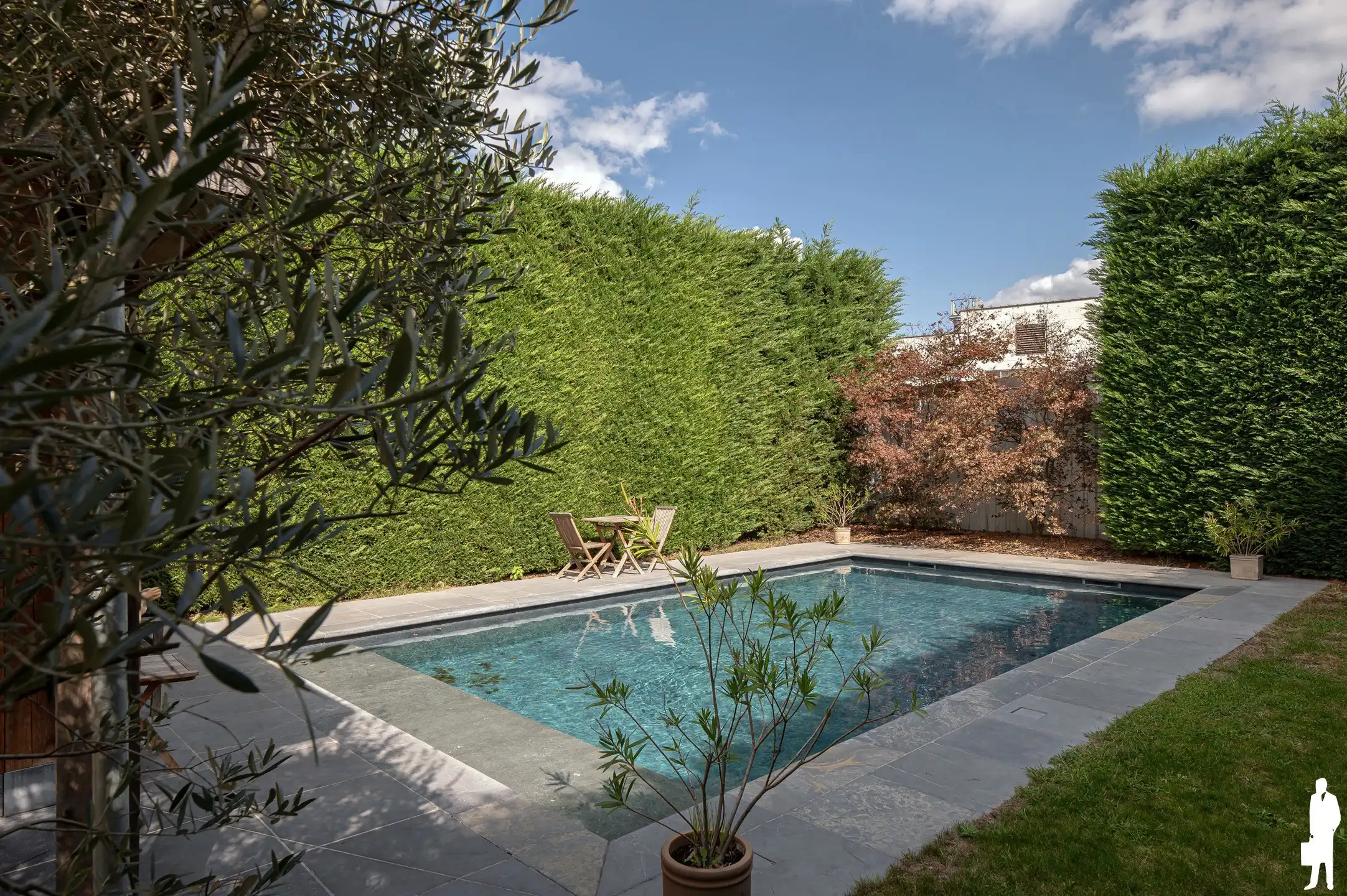 Karaktervolle woning met 6 slk, zwembad + atelier  foto 36