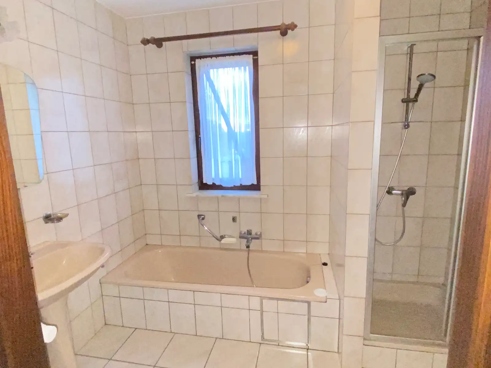 Bungalow met 2 slaapkamers rustig gelegen in dorpscentrum. foto 7