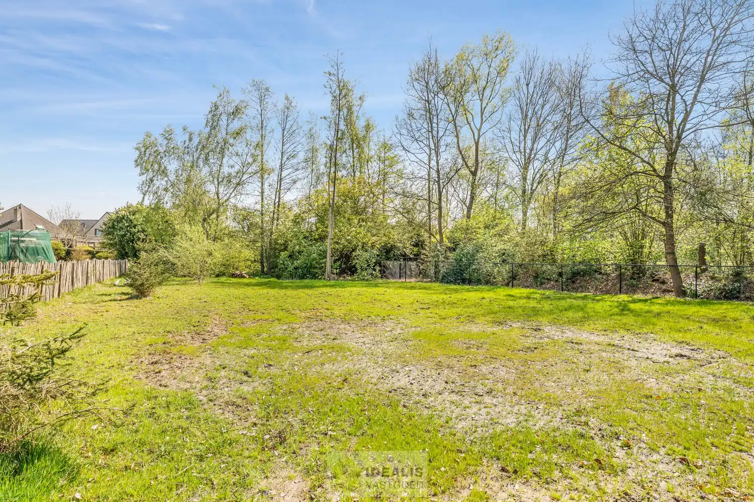 IDEALIS VASTGOED – Goed onderhouden en aangename gelijkvloerse woning met 2 slaapkamers op een prachtig, ruim en uiterst breed perceel foto 33