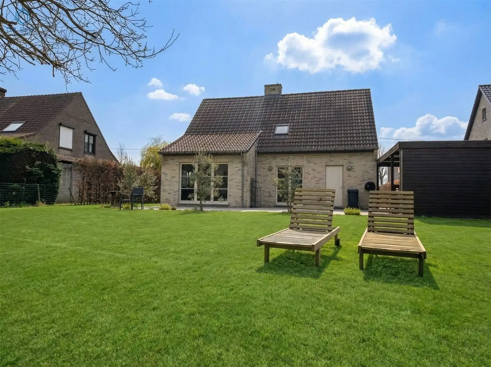 RECENTE ENERGIEZUINIGE VILLA MET MOOIE TUIN foto 3