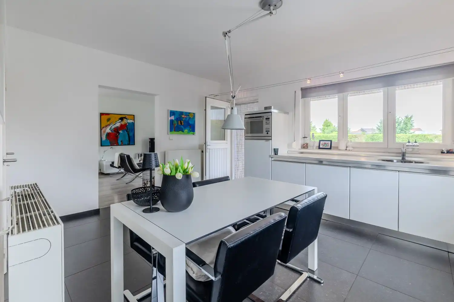 Verzorgde, instapklare woning met 3 slaapkamers én 2 badkamers in het gezellige Mopertingen, Bilzen-Hoeselt. foto 12