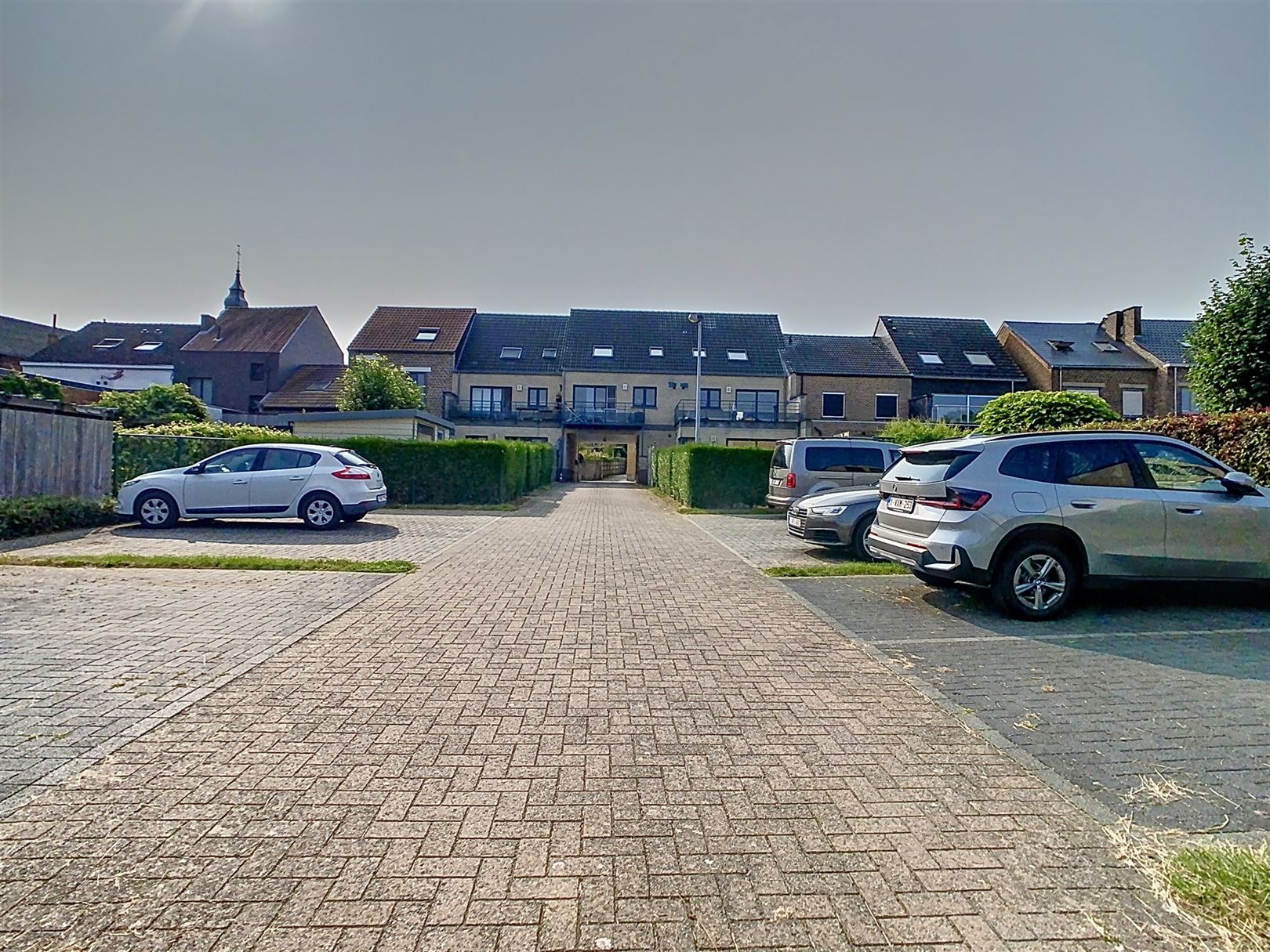 Ruim duplex app met terras, 3 slpks, parkeerplaats foto 6