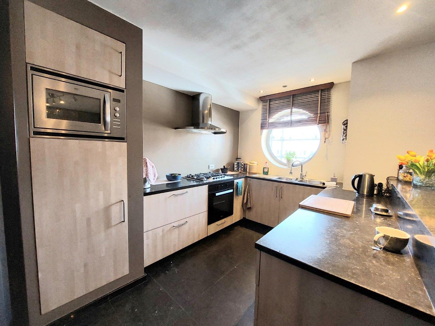 Ruim appartement van 147m² foto 4
