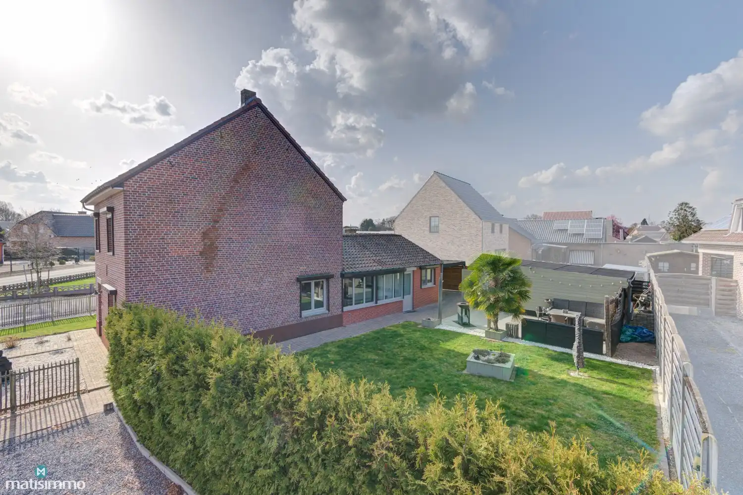 GERENOVEERDE, INSTAPKLARE VRIJSTAANDE WONING MET 3 SLAAPKAMERS IN NEEROETEREN (MAASEIK) foto 25